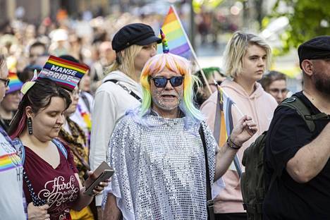 Tamperelaissyntyinen mutta Raumalla asuva Miiko Sola oli ensimmäistä kertaa mukana pride-juhlissa vuonna 1994 Helsingissä. 