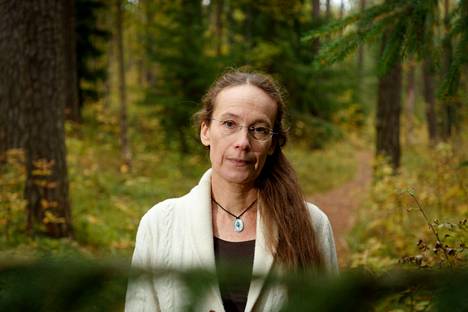 Tampereella asuvan Marja Kyllösen edellisestä romaanista oli kulunut parikymmentä vuotta, kun Finlandia-ehdokkaaksi nimetty Vainajaiset ilmestyi.