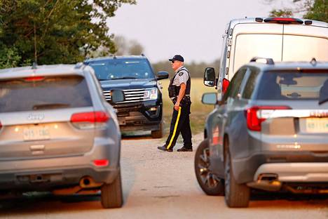 Poliisi etsii kahta puukotuksista epäiltyä kolmen provinssin alueelta Kanadassa.