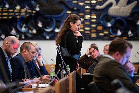 Päätösvalta pormestarin valinnassa on kaupunginvaltuustolla. Pormestari Anna-Kaisa Ikonen kuvattiin valtuuston kokouksessa 12. joulukuuta 2022.