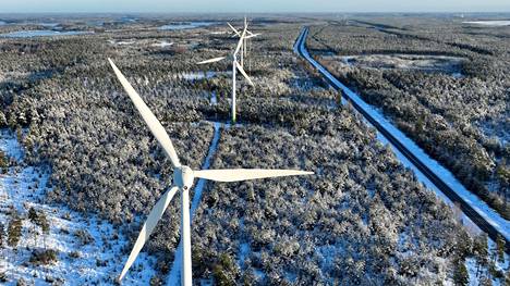 Tuulipuistohankkeita viritellään nyt ympäri Suomea.