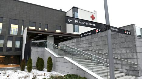 Kymenlaakson keskussairaalassa Kotkassa osa lääkäreistä suhtautuu uuden hyvinvointialueen toimintaan hyvin kriittisesti.