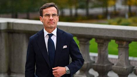 Ruotsin tuore pääministeri, maltillisen kokoomuksen Ulf Kristersson valmistautui hallituksen yhteiskuvaan Tukholmassa tiistaina 18. lokakuuta.