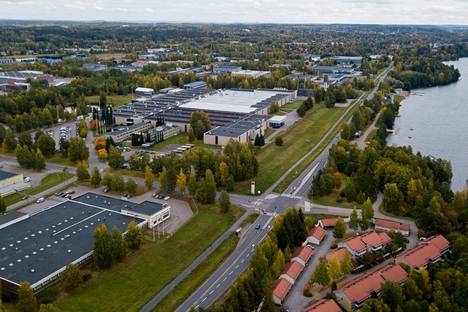 Valmetin puristinhuopia valmistava tehdas sijaitsee Tampereen Hankkiossa Kaukajärven kyljessä.