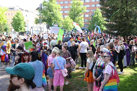 Manse Pride -viikko huipentui lauantaina Sorsapuistoon, missä järjestettiin viikon pääjuhla. Paikalla oli arviolta tuhansia ihmisiä.
