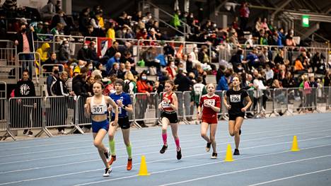 Tampere Junior Indoor Games kisattiin viikonloppuna Pirkkahallissa. Kuvassa on käynnissä 1 000 metrin loppukilpailu.