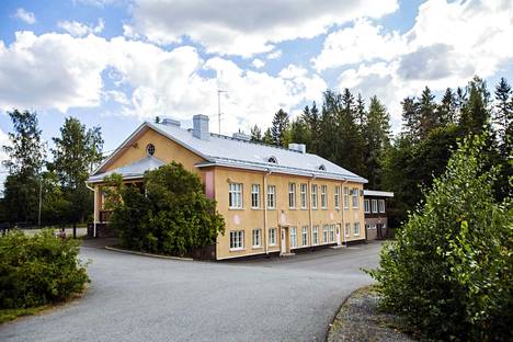Harri Asikaisen mielestä Valkeakoski tarvitsee länsipuolella Kärjenniemen koulun, etelässä Rauhala/Tarttilan ja idässä Leppälän koulun. 