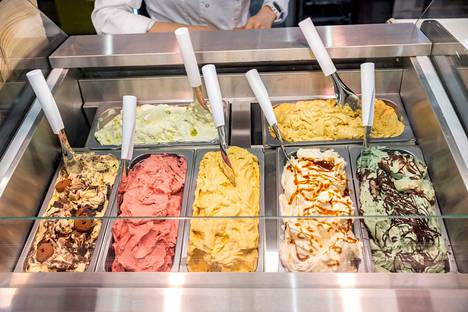 Puuvilla Kitchenin jäätelöbaarin perusmaut saavat kaverikseen uutuuksia sesonkien ja jäätelömestarin kekseliäisyyden mukaan. Gelatoa voi maistella pikkupurkeista tai ostaa puolen litran pakkauksissa kotiin. 