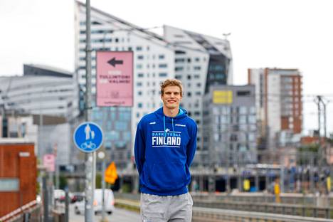 Koripallon supertähti Lauri Markkanen kuvattiin Tampereella elokuussa 2022, kun susijengi saapui Nokia-areenaan pelaamaan MM-karsintaottelua Israelia vastaan.