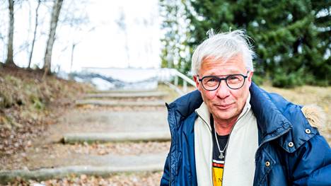 Heikki Paavilainen on tehnyt yli 40 vuoden monipuolisen uran teatterialalla.