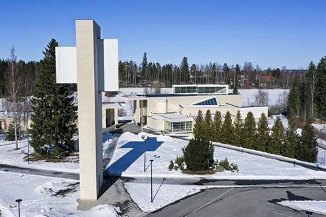 Arkkitehtien Simo ja Käpy Paavilaisen suunnittelema Pirkkalan kirkko valmistui vuonna 1994.