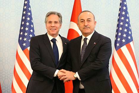 Yhdysvaltain ulkoministeri Antony Blinken ja Turkin ulkoministeri Mevlüt Cavusoglu pitivät maanantaina tiedotustilaisuuden Ankarassa.