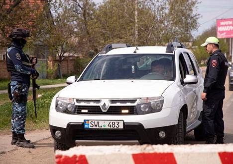 Viranomaiset pysäyttivät auton Tiraspolin kaupungin laitamilla sijainneella tarkastuspisteellä 27. huhtikuuta. Tiraspol on itsenäiseksi julistautuneen Transnistrian pääkaupunki.