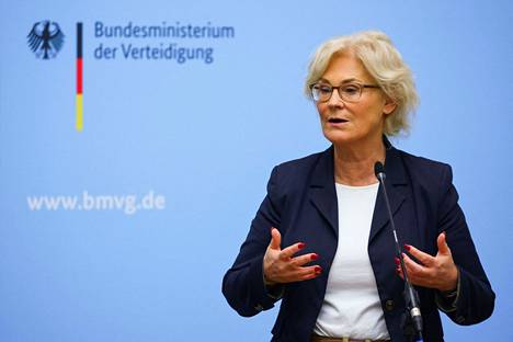 Saksan puolustusministeri Christine Lambrechtia on arvosteltu muun muassa hänen sosiaalisessa mediassa julkaisemansa videon vuoksi. 