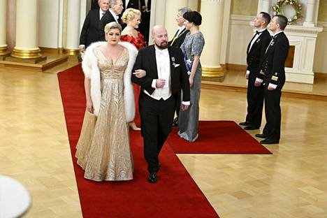 Anna Sirkiä ja Mikko Kärnä linnan juhlissa itsenäisyyspäivänä Helsingissä 6, joulukuuta 2022. 
