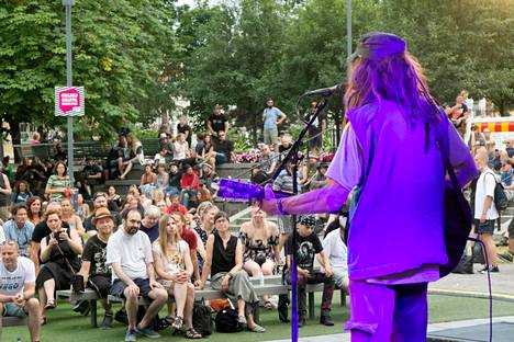 Pelle Miljoona esiintyi Laikunlavalla viime kesänä. Myös tänä kesänä on luvassa lukuisia musiikkiesityksiä konserteista nauttiville.