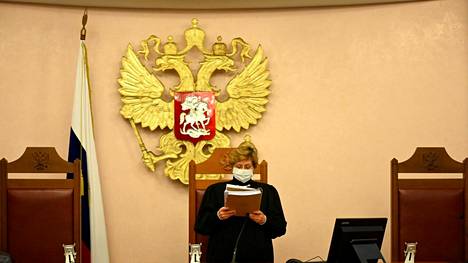 Korkeimman oikeuden tuomari Alla Nazarova luki päätöksen Moskovassa 28. joulukuuta.