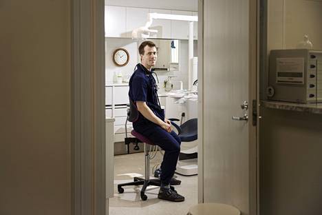 Tamperelainen hammaslääkäri Jussi Parkkinen on erikoistunut hoitamaan heitä, joita hammaslääkärissä käynti pelottaa. Parkkinen on helmikuusta asti toiminut yrittäjänä yhden huoneen vastaanotolla Ylöjärvellä.