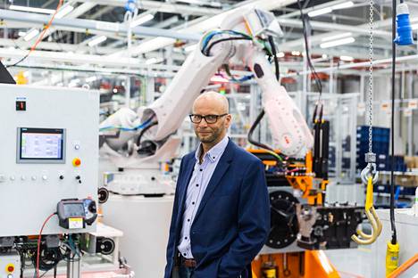 Agco Powerin toimitusjohtaja Juha Tervala kuvattuna Linnavuoren tehtaassa kesällä 2021. Linnavuoressa aletaan tämän vuoden lopulla valmistaa moottorimallia, joka kuuluu Agco Powerin uudenlaiseen, alansa mullistavaan moottoriperheeseen. 
