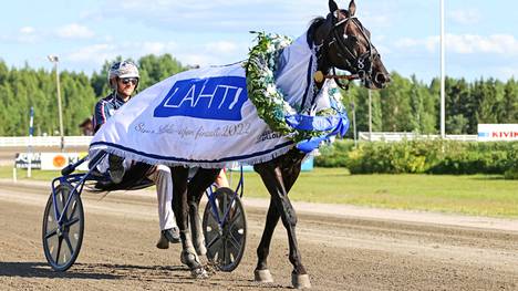 Kaksi huippu-urheilijaa, Run For Royalty ja Janne Korpi päätyivät yhdessä Suur-Hollolan voittoon.