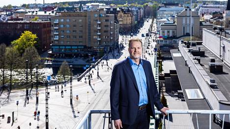 ”Osakesäästäminen on edelleen hyvin miesvaltaista, edelleenkin tässä olisi herättelyn paikka”, OP Tampereen liiketoimintajohtaja Jani Eenola sanoo.