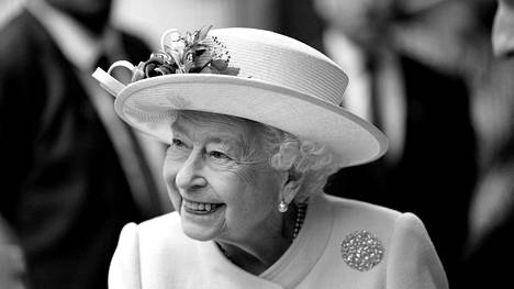 Kuningatar Elisabet 1926–  Ahkerasti edustustehtäviään hoitanut kuningatar kuvattiin Paddingtonin asemalla Lontoossa toukokuussa 2022.