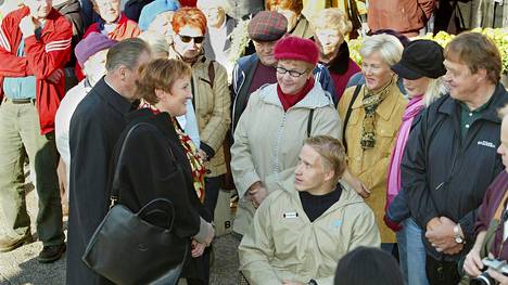 Eläköityvä kaupunginjohtaja Aino-Maija Luukkonen (edessä vasemmalla) on johtanut Poria vuodesta 2004.