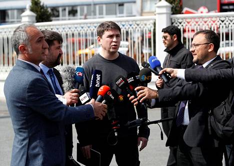 Ukrainan presidentin poliittinen neuvonantaja Mykhailo Podolyak kommentoi medialle Ukrainan ja Venäjän välisten neuvottelujen kulkua Turkin Istanbulissa 29. maaliskuuta.