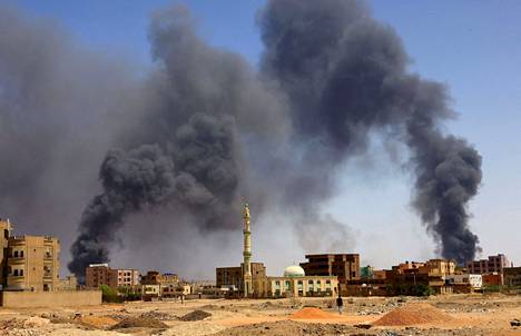 Savu nousi Khartum Bahrista maanantaina, taistelut jatkuivat tulitauosta huolimatta.