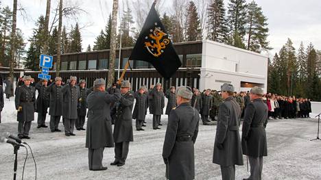 Kirjoittaja uskoo Suomen armeijan puolustuskykyyn ja pitää koko väestönsuojelukokonaisuutta maassa yhtenä maailman parhaista. Kuva Keuruun varuskunnassa toimineen Pioneerirykmentin viimeiseltä Keuruun-päivältä 31. joulukuuta 2014.