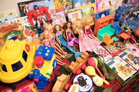 Pelastusarmeija keräsi leluja jouluna 2016 ja niitä lahjoitettiin lapsille ainakin viisi säkillistä.