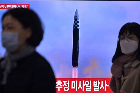 Etelä-Koreassa televisiossa näytettiin videota Pohjois-Koreassa laukaistusta ohjuksesta 18. helmikuuta.