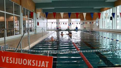 Muun muassa uimahallit pysyvät vielä tovin kiinni Pirkanmaan sairaanhoitopiirin alueella.