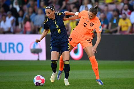 Ruotsin ja Hollannin kohtaaminen jalkapallon naisten EM-viheriöllä päättyi tasatulokseen 1–1.