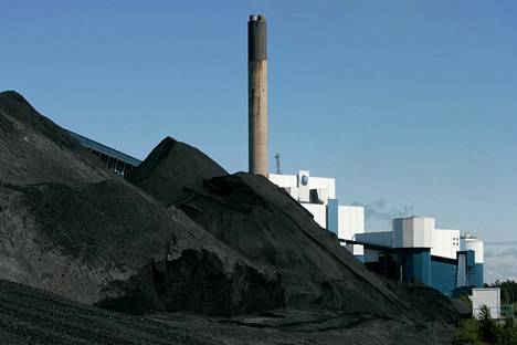 Meri-Porin voimala kuvattuna vuonna 2007, kun se oli vielä normaalikäytössä. Sen jälkeen päästökauppa on tehnyt kivihiilen polttamisesta kallista. 