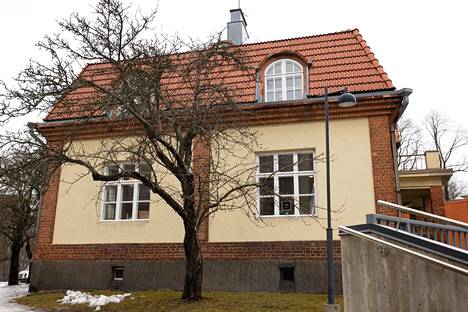 Villa Sandsund on saanut remontissa uudet ikkunat, mutta pääosin ulkopuoli oli jo valmiiksi hyvässä kunnossa. Rakennus on ulkoa suojeltu.