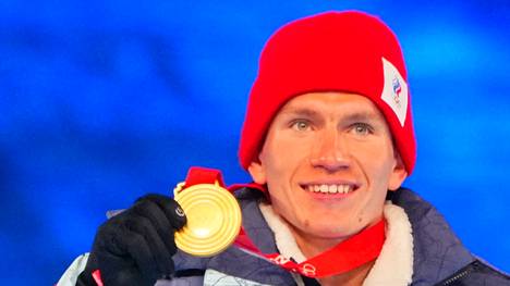 Aleksandr Bolšunov juhli Pekingissä kolmea kultaa.