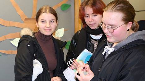 Kankaanpääläiset Olivia Levula ja Heta Junnila hakevat kevään yhteishaussa lukioon. Yhtä määrätietoisesti Aino Rajahalme aikoo valita ammatilliset opinnot.