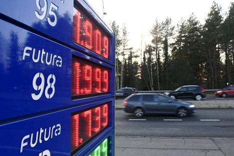 Öljyn hinta nousi poikkeuksellisen korkeaksi perjantaina. Se voi näkyä myös bensatankilla.