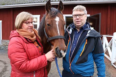 Kirsi-Marja ja Jarmo Nieminen palasivat Lapista ja ihastuivat Sastamalassa sijaitsevaan Kärppälän tilaan niin, että ovat rakentaneet siitä mieleistään ratsastuskeskusta.