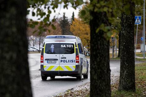 Poliisi nappasi huumekauppiaat kiinni Porissa Karjarannantiellä. Kuvituskuva. Kuvan tilanne ei liity kiinniottoon.