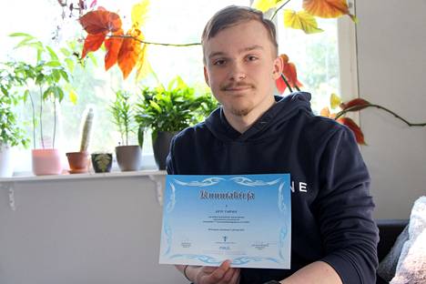 Juupajokelainen Eetu Taipale valmistui ammattiin Mäntän seudun koulutuskeskuksesta tänä keväänä. Hän juhlisti myös hopeasijaa Suomen ammattikoulujen matematiikkakilpailussa.