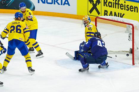 Sami Vatanen puttasi takatolpalta Suomen 2–1-maalin Ruotsin verkkoon.