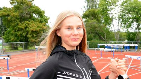 Elisabet Kujanpää edusti Suomea Ruotsi-ottelussa nuorten joukkuessa.