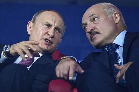 Venäjän presidentti Vladimir Putin tapaa maanantaina liittolaisensa Aljaksandr Lukašenkan Valko-Venäjällä. Maiden johtajat kuvattiin Minskissä 30. kesäkuuta 2019.