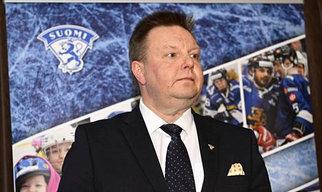 Suomen jääkiekkoliiton puheenjohtaja Harri Nummela kuvattuna Turussa torstaina. 