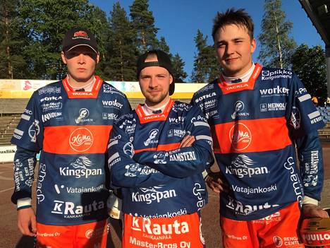 Joe Vartiamäki, Juho Peltoniemi ja Eeli Uusitalo joutuivat toteamaan Hyvinkään Tahkon paremmaksi tiistain ottelussa. Uusitalo teki ulkopelissä yhteensä viisi paloa.