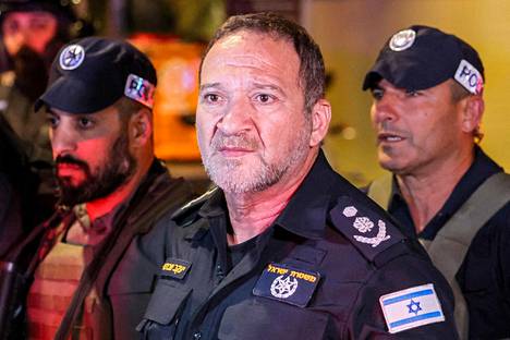 Israelin poliisi otti kiinni yli 350 ihmistä yhteenotossa al-Aqsan moskeijassa keskiviikon vastaisena yönä. Israelin poliisin komentaja Kobi Shabtai kuvattiin Tel Avivissa.
