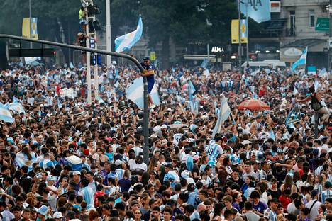 Buenos Airesin kadut täyttyivät finaalipaikan juhlijoista.
