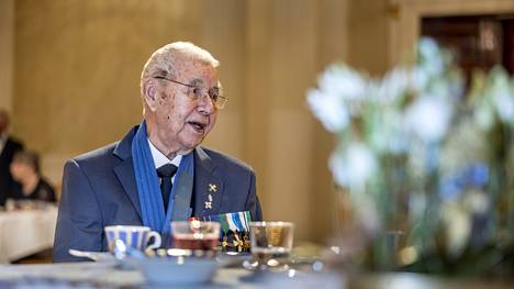 Valkeakoskelainen sotaveteraani Fazlulla Fethulla sai kutsun jo viime vuonna Presidentinlinnaan, mutta tilaisuus jouduttiin perumaan koronan takia. Tänä vuonna juhla onnistui.